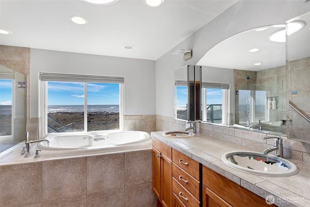 913 Riley Road, Oak Harbor, WA 98277