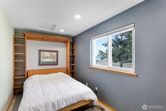 913 Riley Road, Oak Harbor, WA 98277