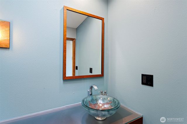 913 Riley Road, Oak Harbor, WA 98277