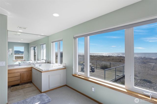 913 Riley Road, Oak Harbor, WA 98277