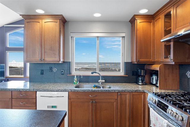 913 Riley Road, Oak Harbor, WA 98277