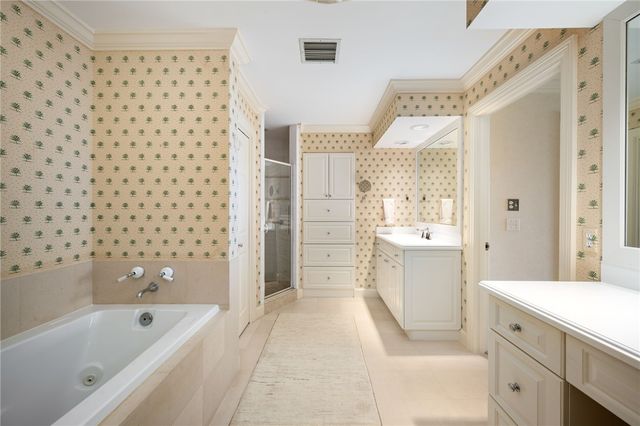 1250 W Southwinds Boulevard 215, Vero Beach, FL 32963