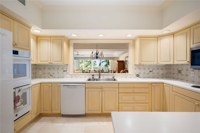 1250 W Southwinds Boulevard 215, Vero Beach, FL 32963