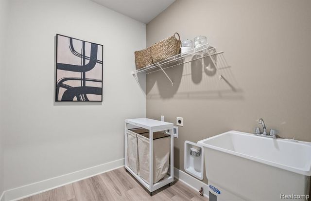 5627 Lewiston Road, Canton, MI 48188