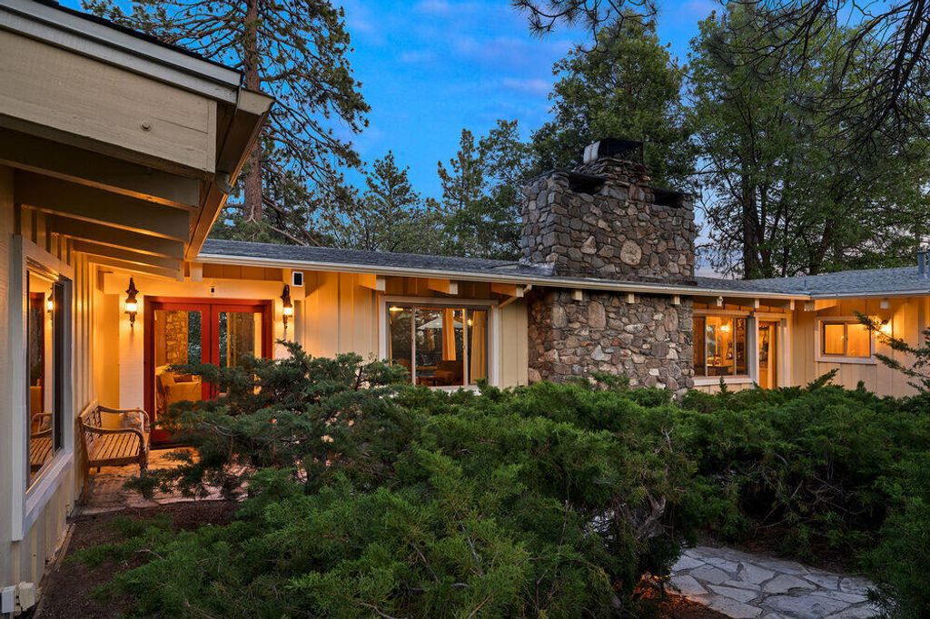 Image 1 of property listing at 25630 Sunrise Drive, Idyllwild, CA 92549
