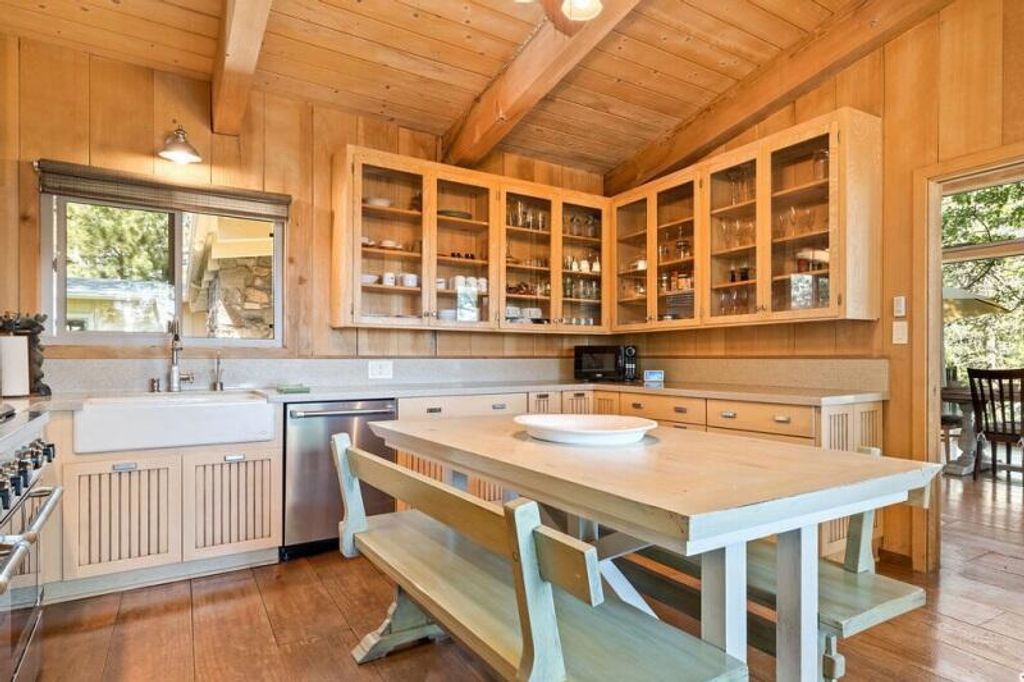 Image 19 of property listing at 25630 Sunrise Drive, Idyllwild, CA 92549