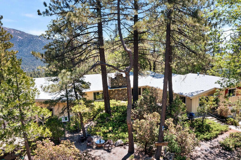 Image 2 of property listing at 25630 Sunrise Drive, Idyllwild, CA 92549