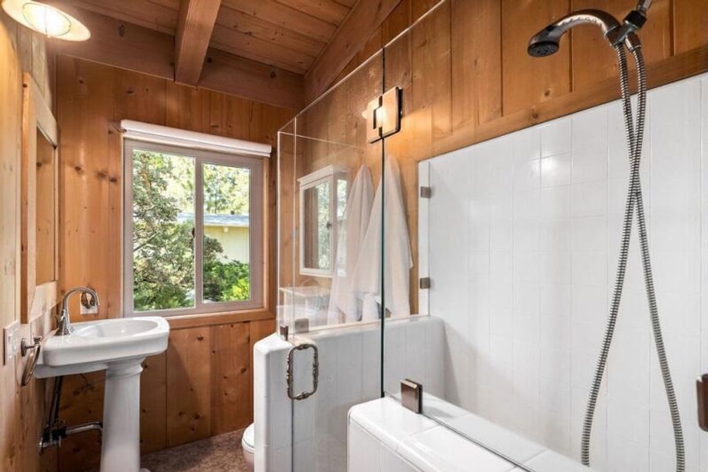 Image 30 of property listing at 25630 Sunrise Drive, Idyllwild, CA 92549