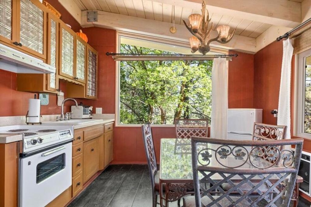 Image 35 of property listing at 25630 Sunrise Drive, Idyllwild, CA 92549