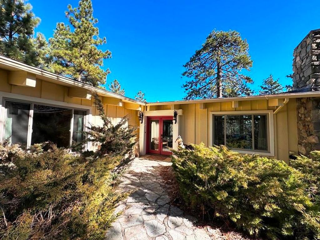 Image 4 of property listing at 25630 Sunrise Drive, Idyllwild, CA 92549