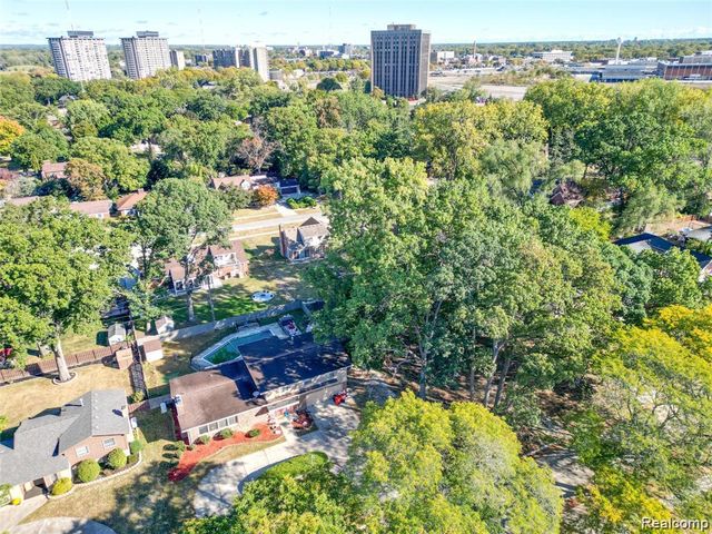 17160 Westland Avenue, Southfield, MI 48075