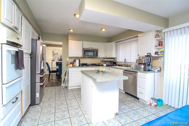 17160 Westland Avenue, Southfield, MI 48075