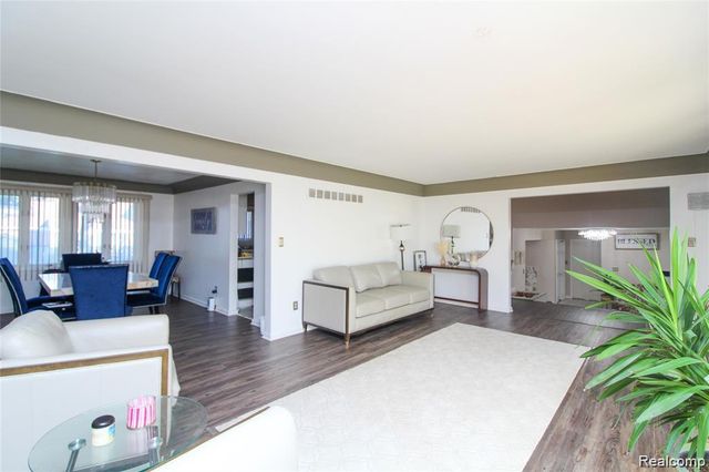 17160 Westland Avenue, Southfield, MI 48075