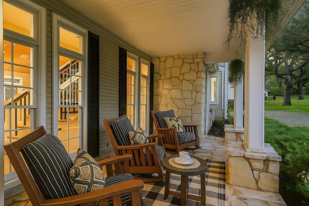 705 Windsong TRL, West Lake Hills, TX 78746