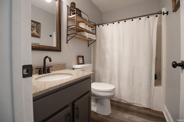 5466 McCool Road, Boonville, IN 47601