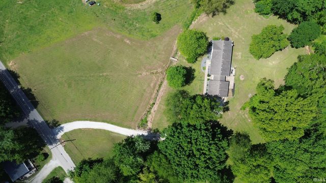 5466 McCool Road, Boonville, IN 47601