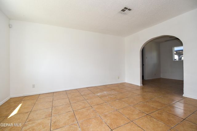 304 MARICELA Drive, El Paso, TX 79915