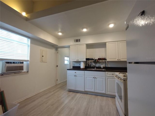 312 W CORNELIUS CIRCLE, Sarasota, FL 34232