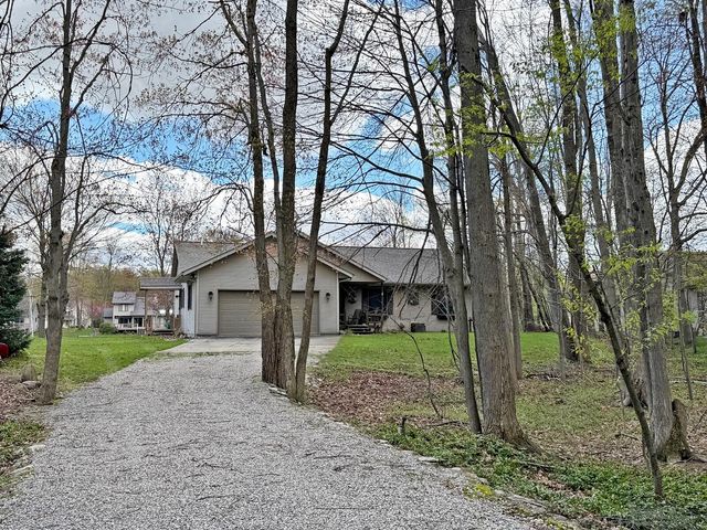 8917 Longview Drive, Canadian Lakes, MI 49346