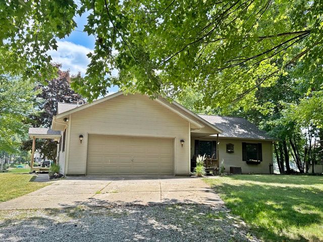 8917 Longview Drive, Canadian Lakes, MI 49346