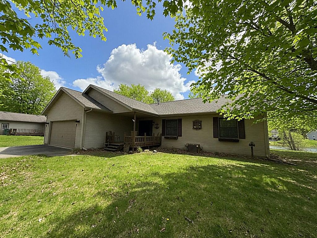 8917 Longview Drive, Canadian Lakes, MI 49346