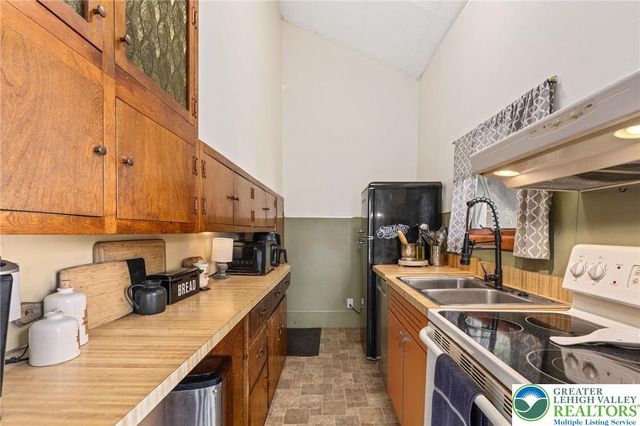 76 South Buttonwood Street, Macungie Boro, PA 18062