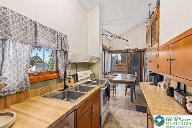 76 South Buttonwood Street, Macungie Boro, PA 18062