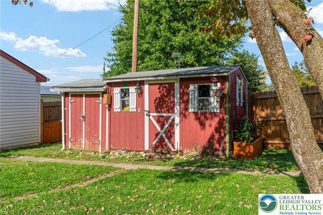 76 South Buttonwood Street, Macungie Boro, PA 18062