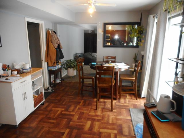 576 Iroquois Trail, Carol Stream, IL 60188