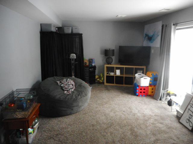 576 Iroquois Trail, Carol Stream, IL 60188