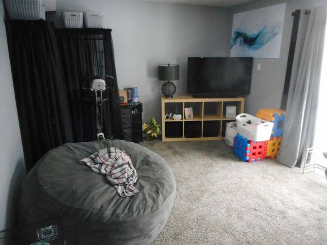 576 Iroquois Trail, Carol Stream, IL 60188