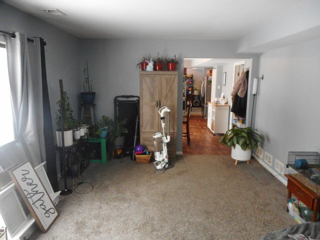 576 Iroquois Trail, Carol Stream, IL 60188