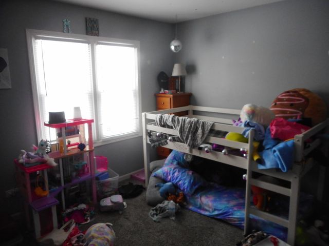 576 Iroquois Trail, Carol Stream, IL 60188