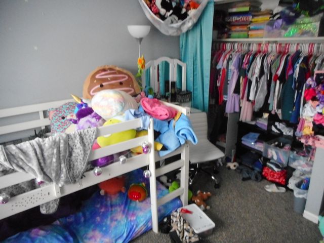 576 Iroquois Trail, Carol Stream, IL 60188