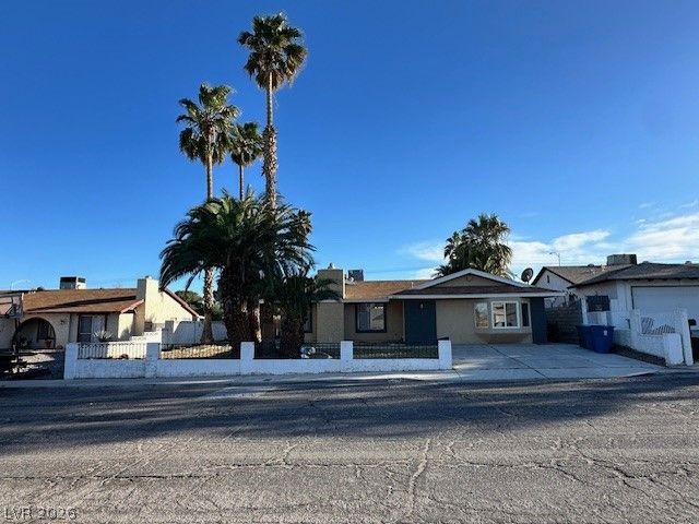3905 Calle De Este, Las Vegas, NV 89121
