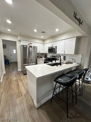 3905 Calle De Este, Las Vegas, NV 89121