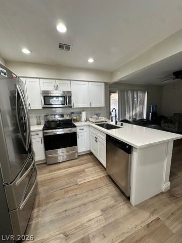 3905 Calle De Este, Las Vegas, NV 89121