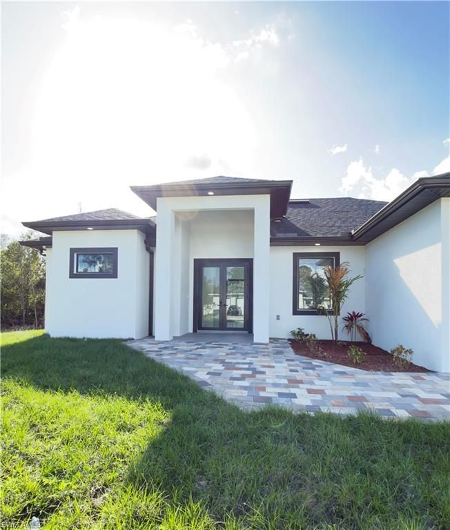 913 Glenn AVE, LEHIGH ACRES, FL 33972 — photo 2