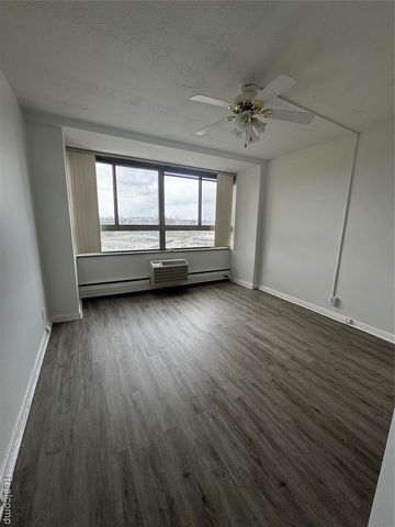 8900 E Jefferson Avenue 630-631, Detroit, MI 48214