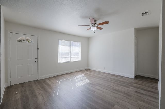 320 Highland Drive, Arlington, TX 76010