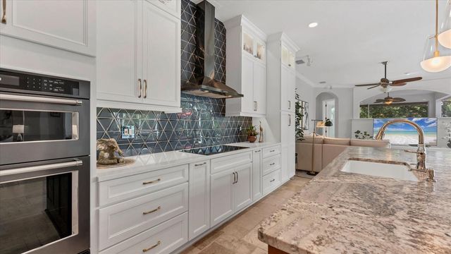 9979 CHERRY HILLS AVENUE CIRCLE, Bradenton, FL 34202