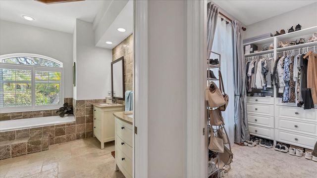 9979 CHERRY HILLS AVENUE CIRCLE, Bradenton, FL 34202