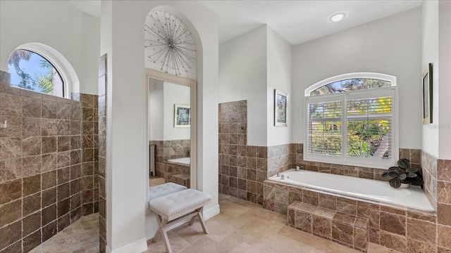 9979 CHERRY HILLS AVENUE CIRCLE, Bradenton, FL 34202