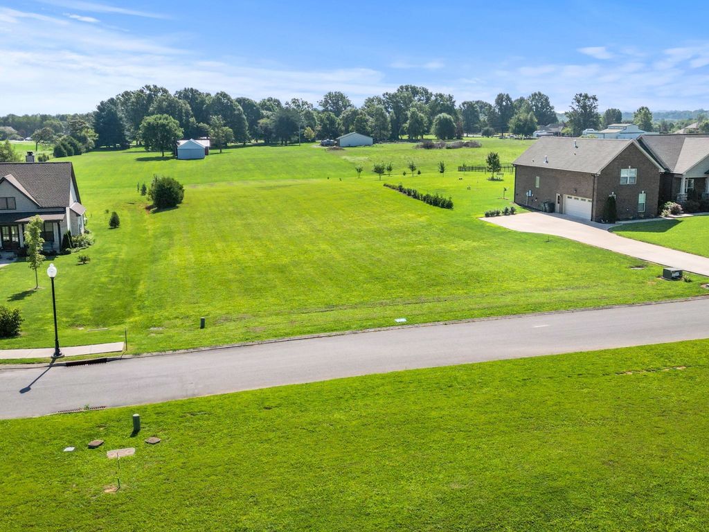 136A Wind Wood Dr, Portland, TN 37148
