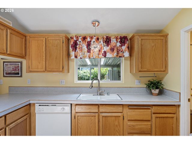 3220 CRESCENT Ave 82, Eugene, OR 97408