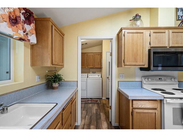 3220 CRESCENT Ave 82, Eugene, OR 97408