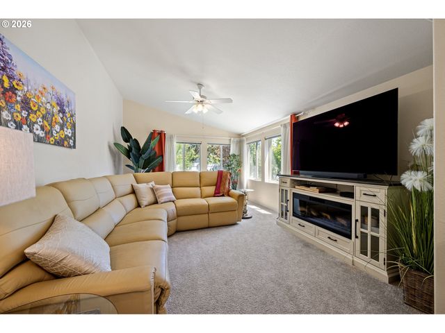 3220 CRESCENT Ave 82, Eugene, OR 97408
