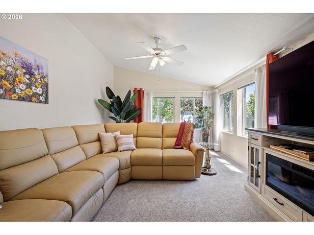 3220 CRESCENT Ave 82, Eugene, OR 97408