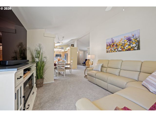 3220 CRESCENT Ave 82, Eugene, OR 97408