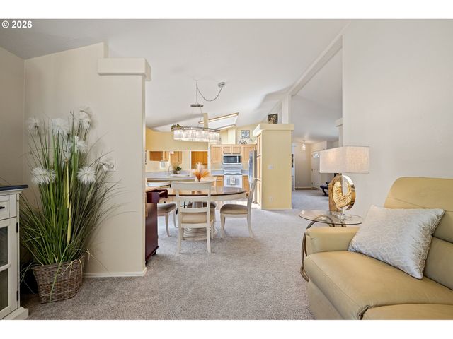3220 CRESCENT Ave 82, Eugene, OR 97408
